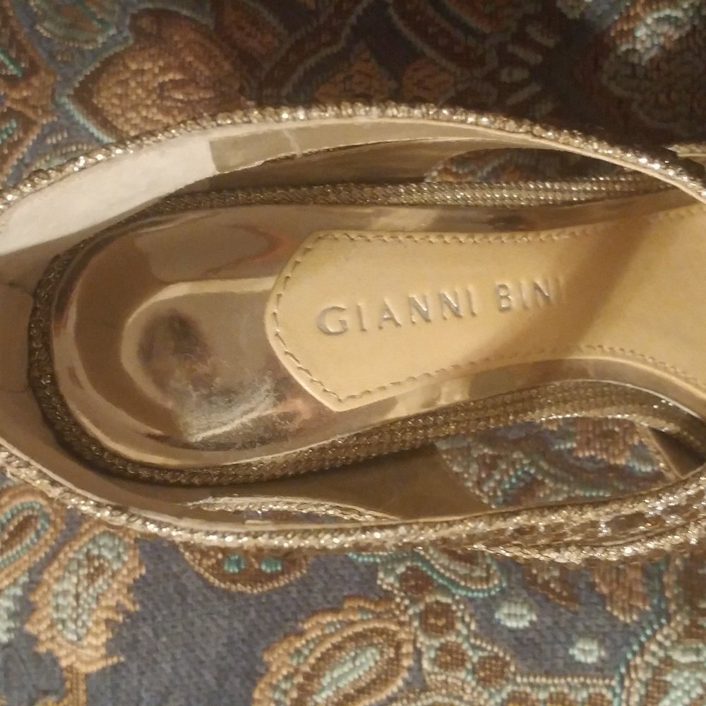 Gianni Bini, size 7M, beautiful true golden beaded, back zip heels. Excellent. - Picture 3 of 11